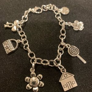 Child’s fun bracelet